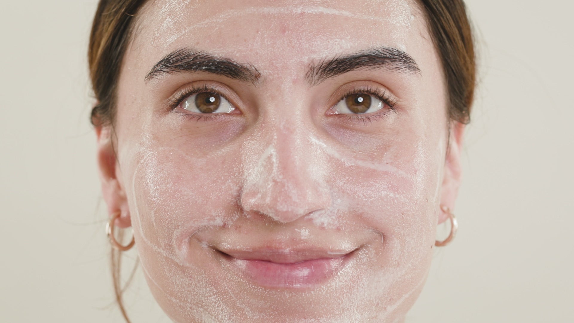 Antioxidant Plant Protein Facial Cleanser application